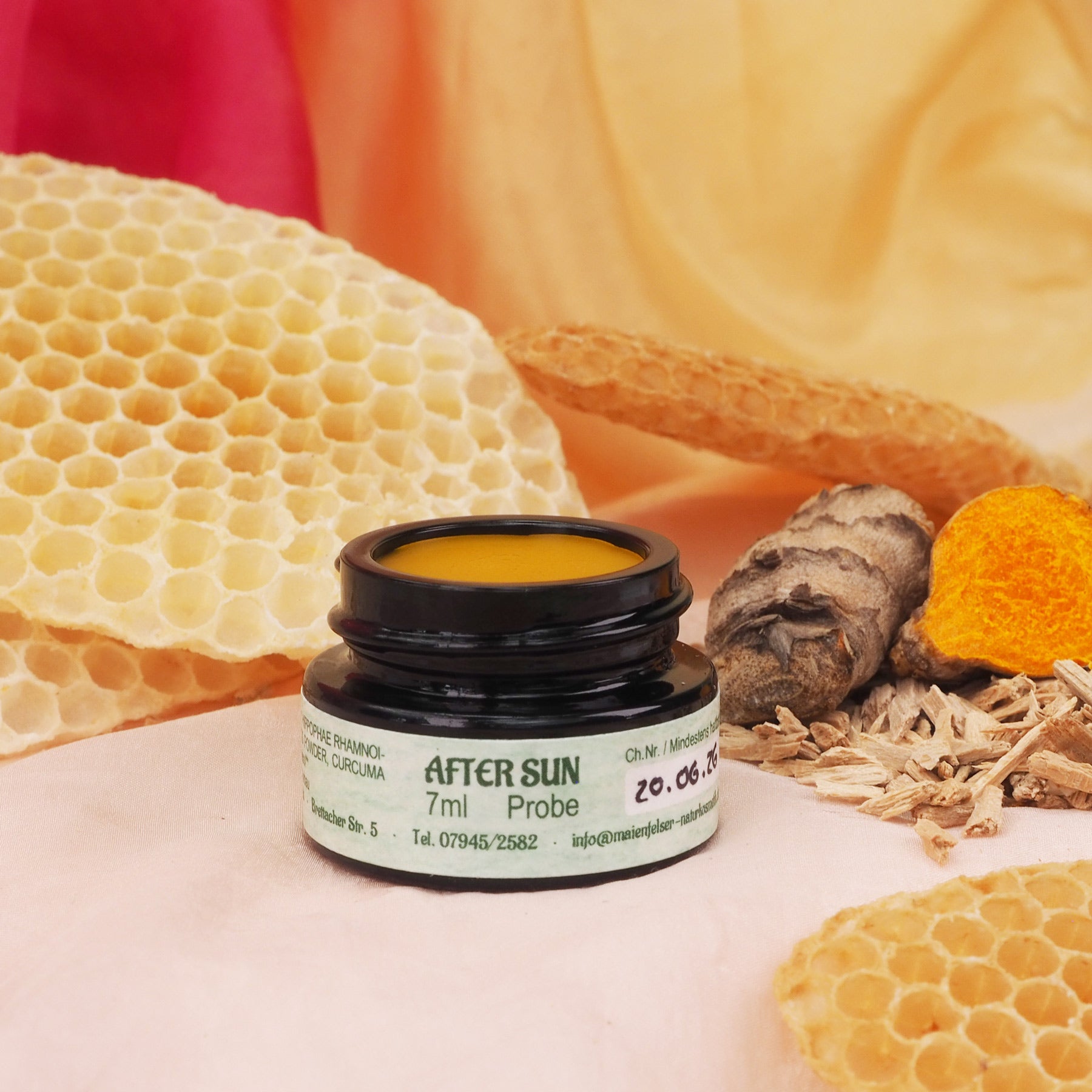 Geöffnete After Sun Creme in 7ml Tiegel